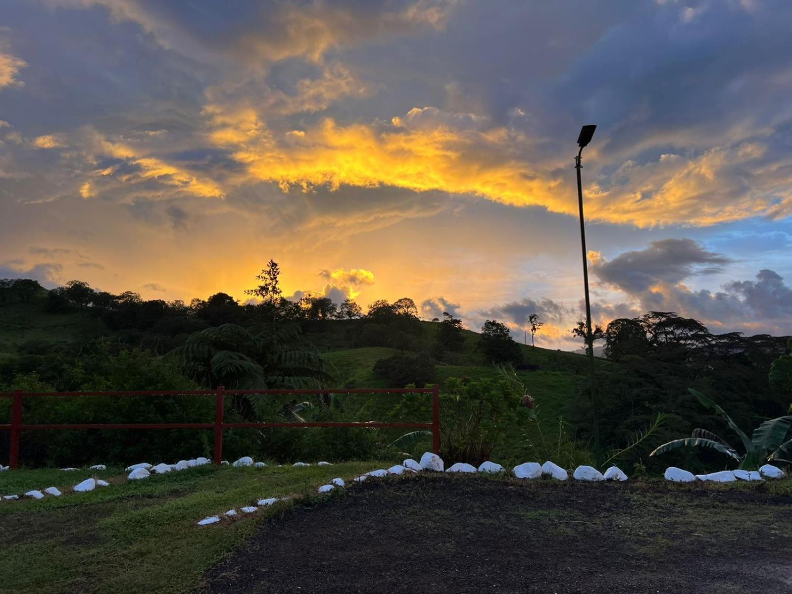 Chateau Arenal Hotel & Restaurante El Castillo Exterior photo