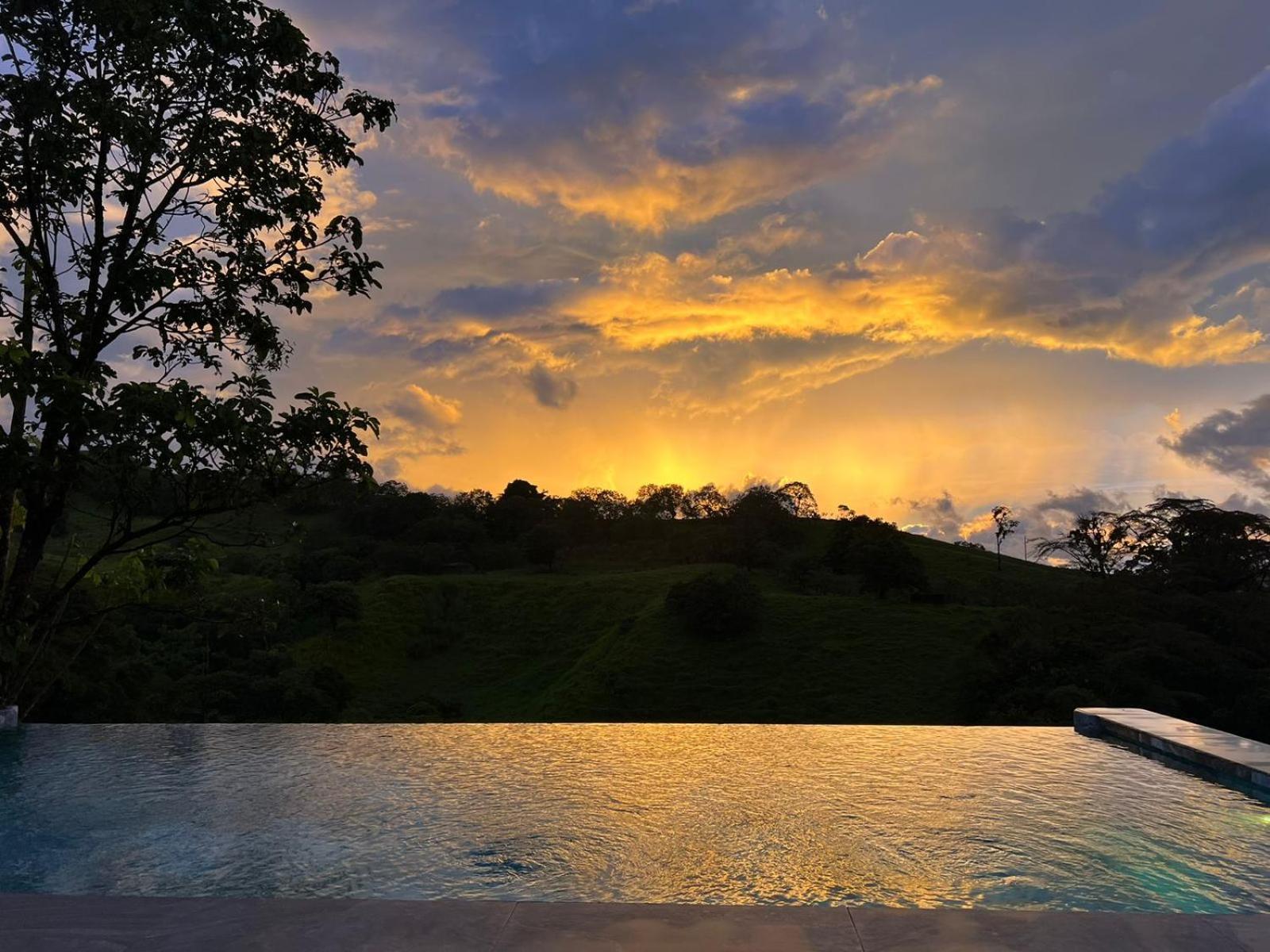 Chateau Arenal Hotel & Restaurante El Castillo Exterior photo